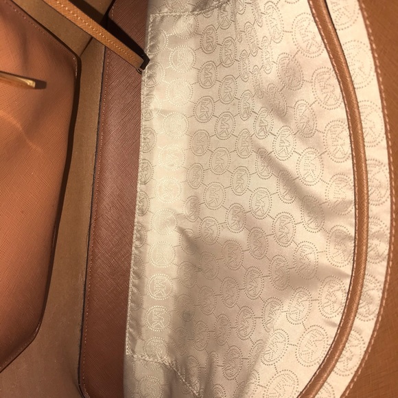 ‼️SOLD‼️Michael Kors Tote - Picture 8 of 8